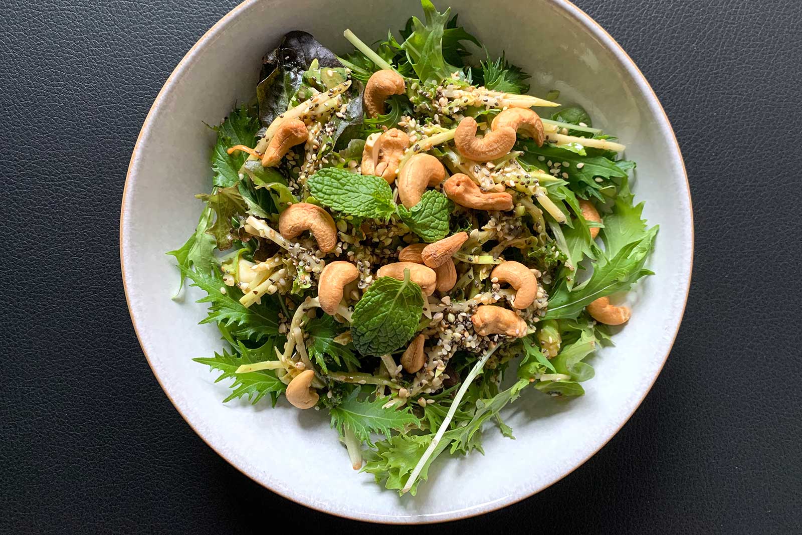 Crunchy Cashew Detox Salad
